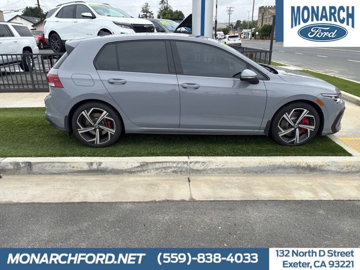 2025 Volkswagen Golf GTI 2.0T SE 4-door DSG's photo