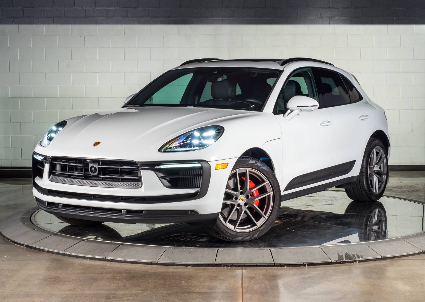 2025 Porsche Macan S's photo