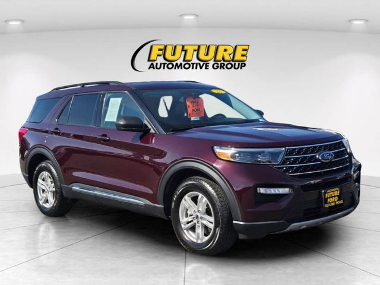 2023 Ford Explorer XLT 4WD's photo