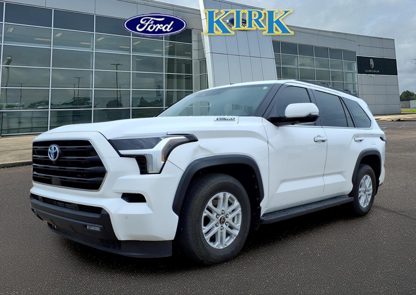 2024 Toyota Sequoia SR5 2WD i-FORCE MAX Hybrid's photo