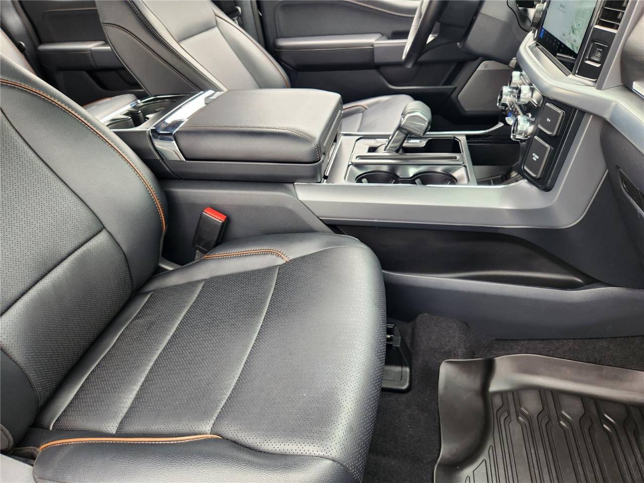 2025 Ford F-150 Lariat - Photo 10