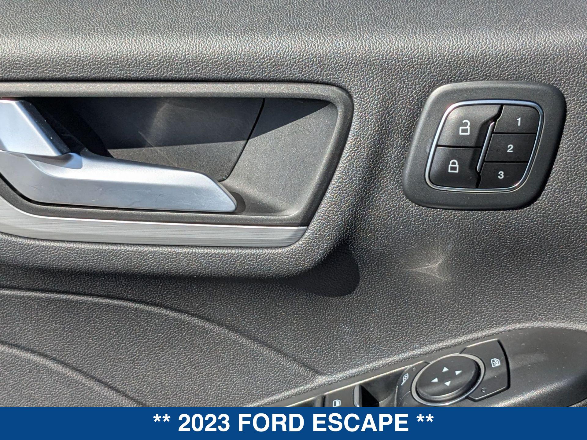 2023 Ford Escape Platinum - Photo 11