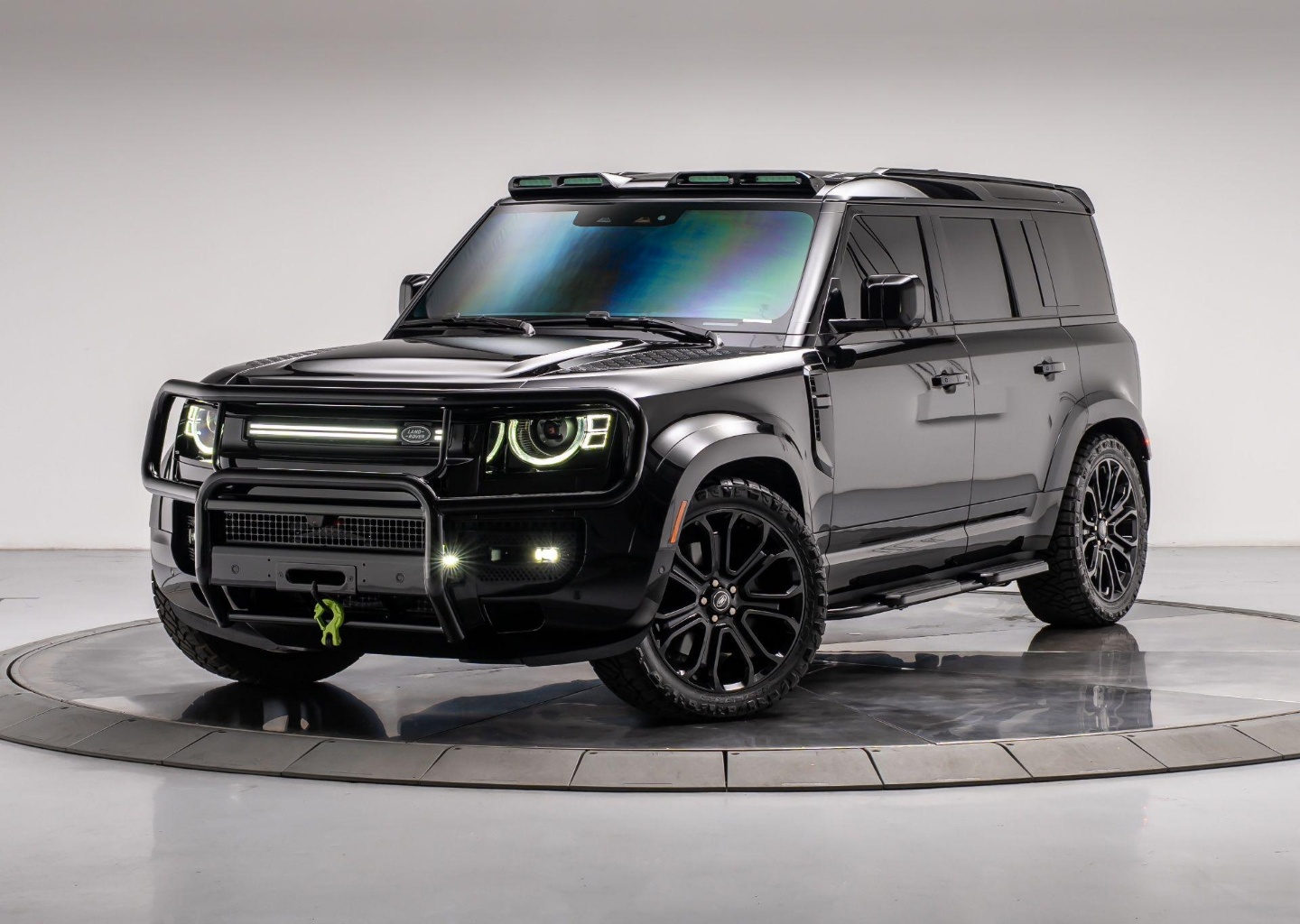2025 Land Rover Defender 110 X-Dynamic SE P500's photo