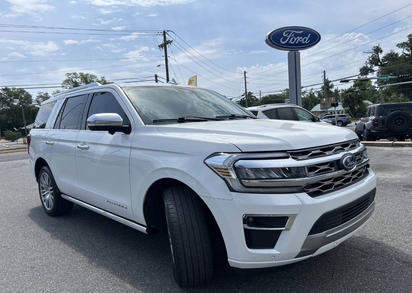 2023 Ford Expedition Platinum's photo
