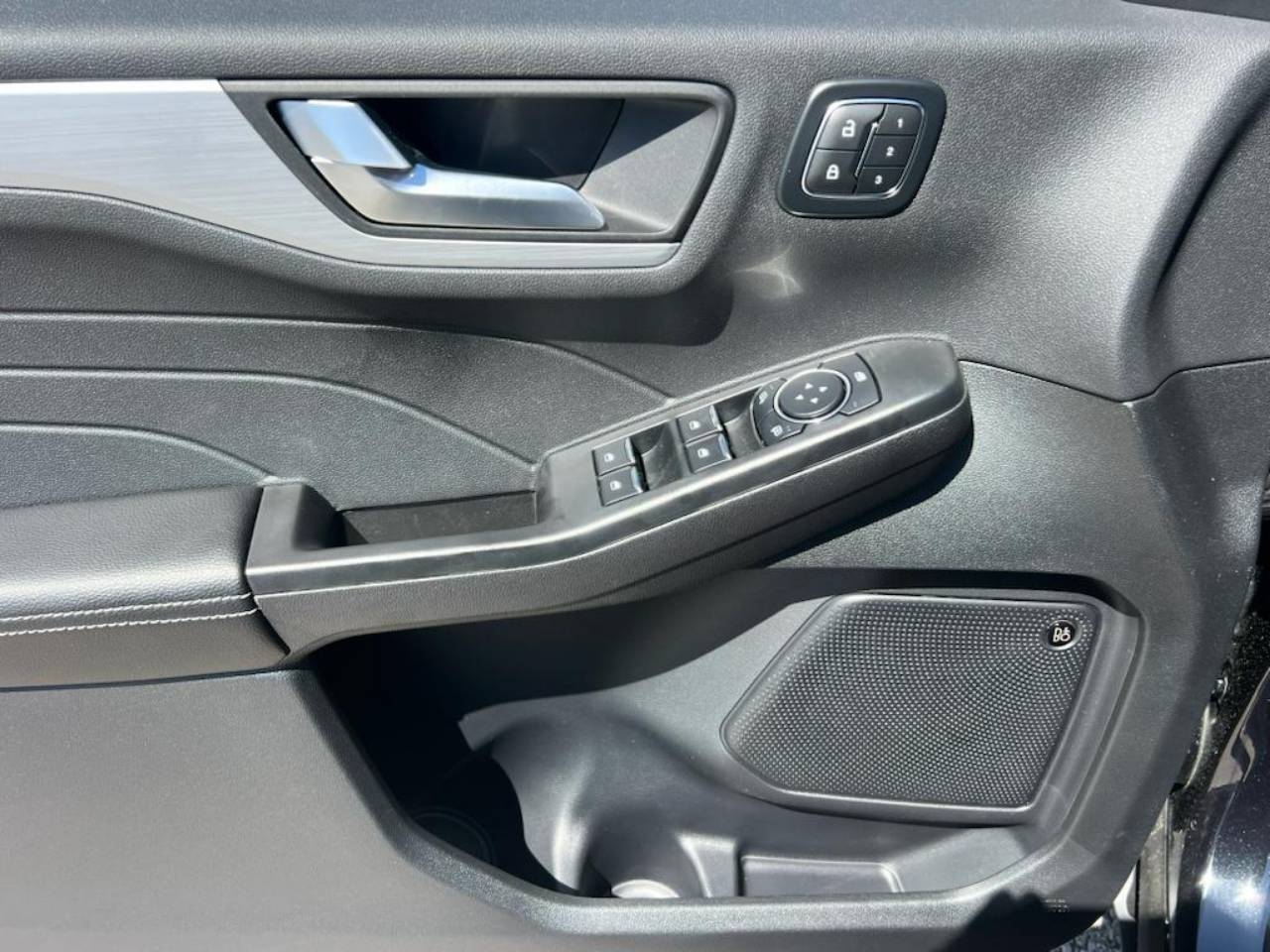 2025 Ford Escape Plug-in hybrid PHEV - Photo 10
