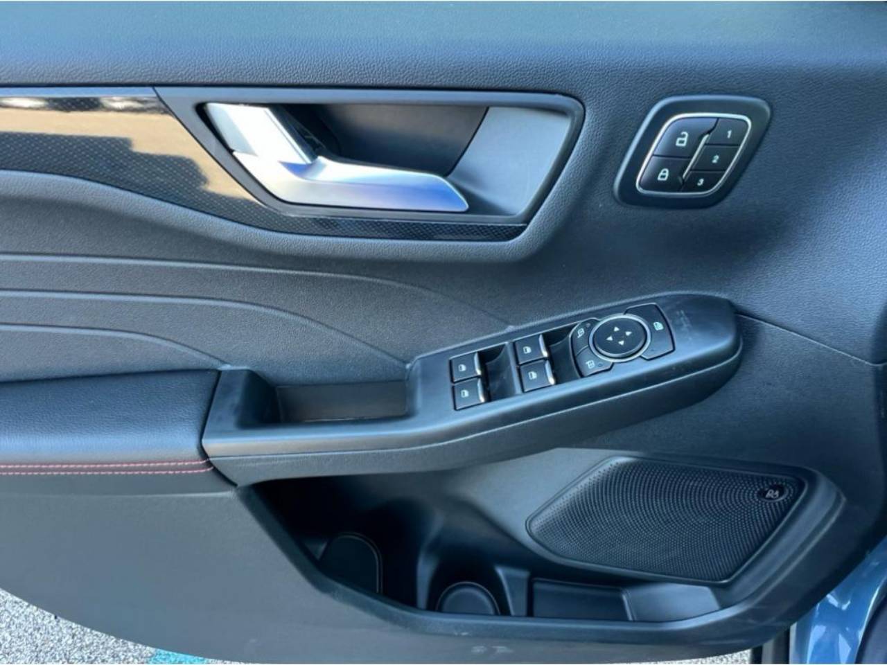 2025 Ford Escape ST-Line Select - Photo 10