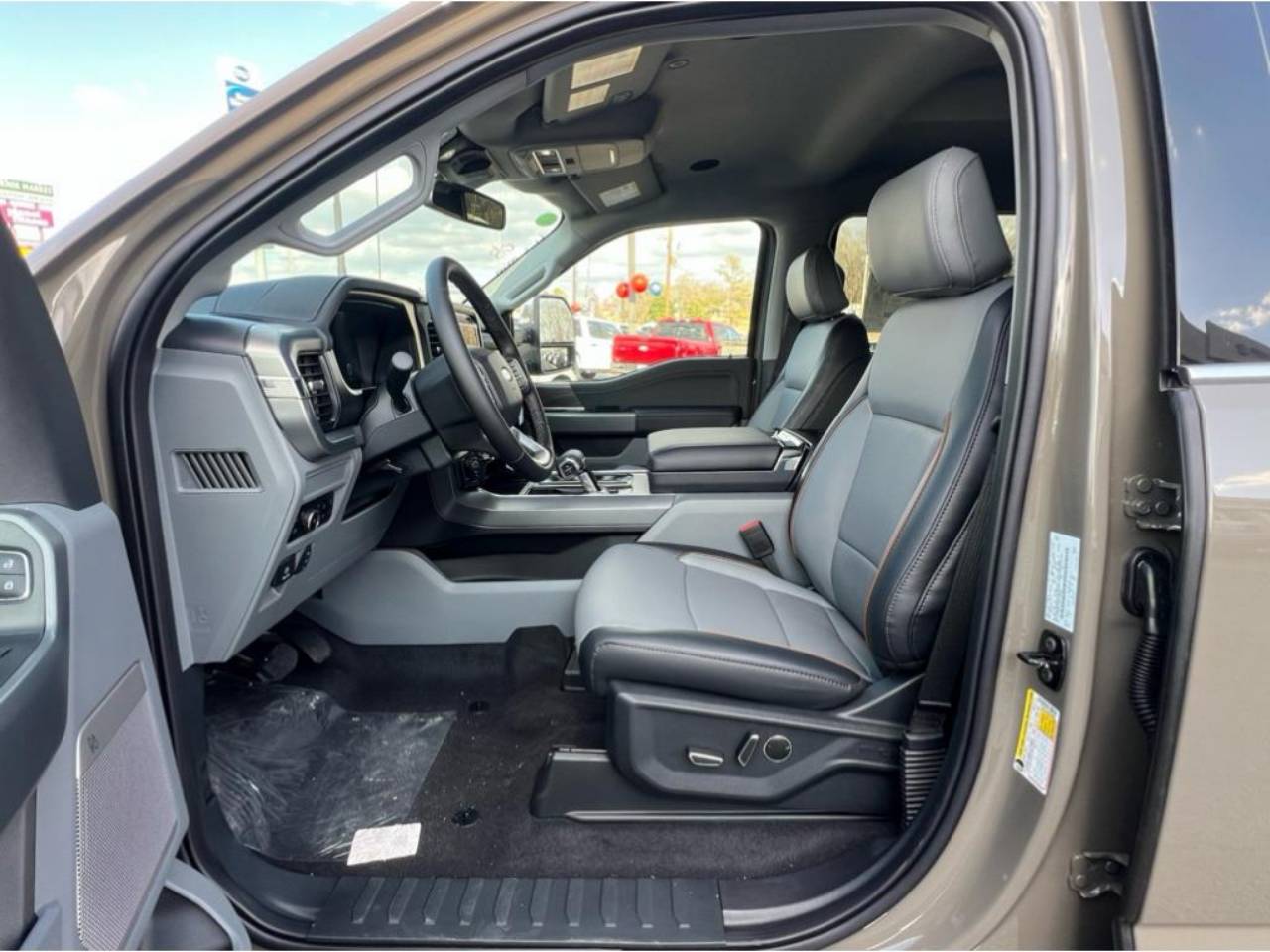 2025 Ford F-150 Lariat - Photo 9