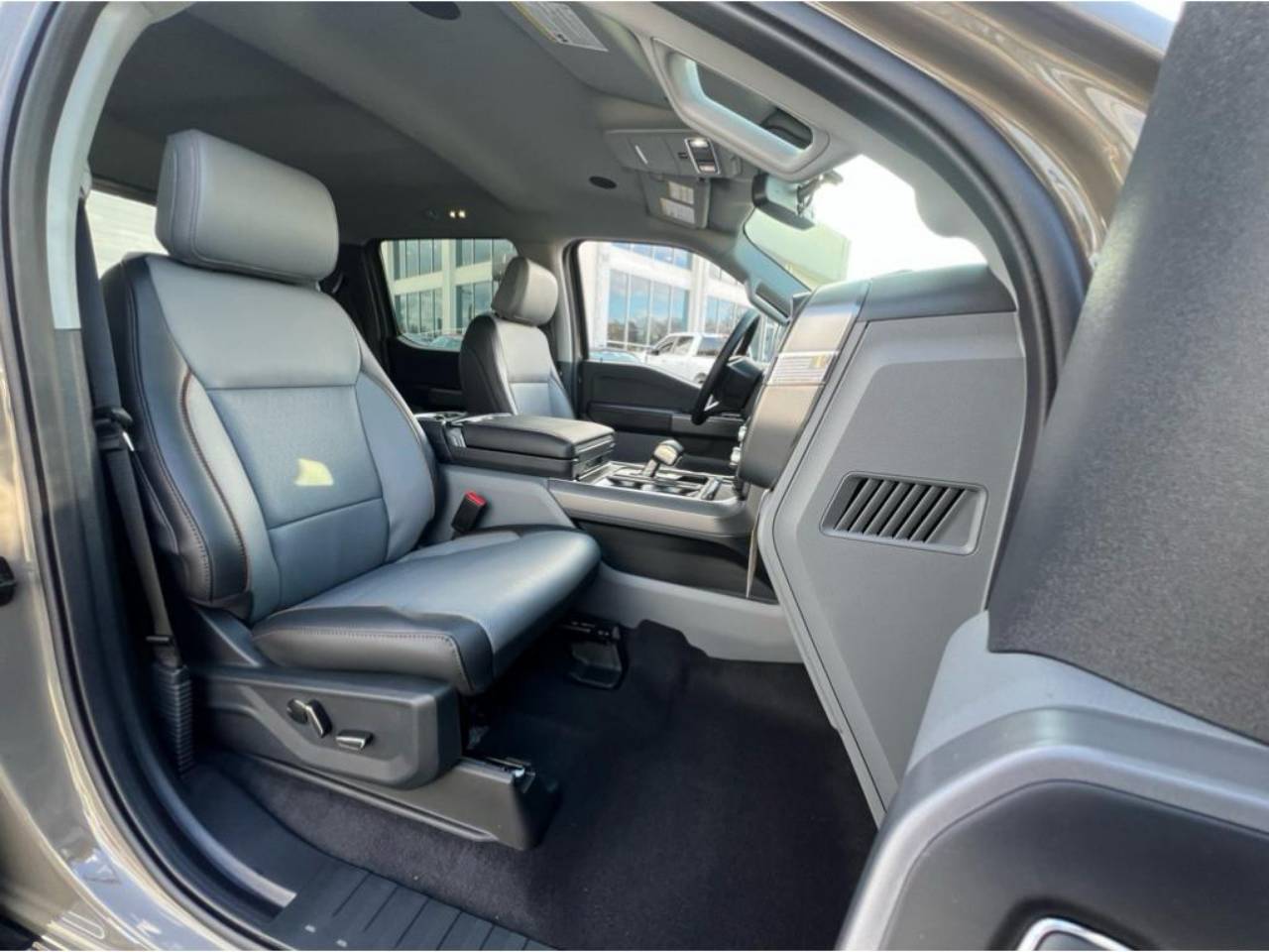 2025 Ford F-150 Lariat - Photo 38