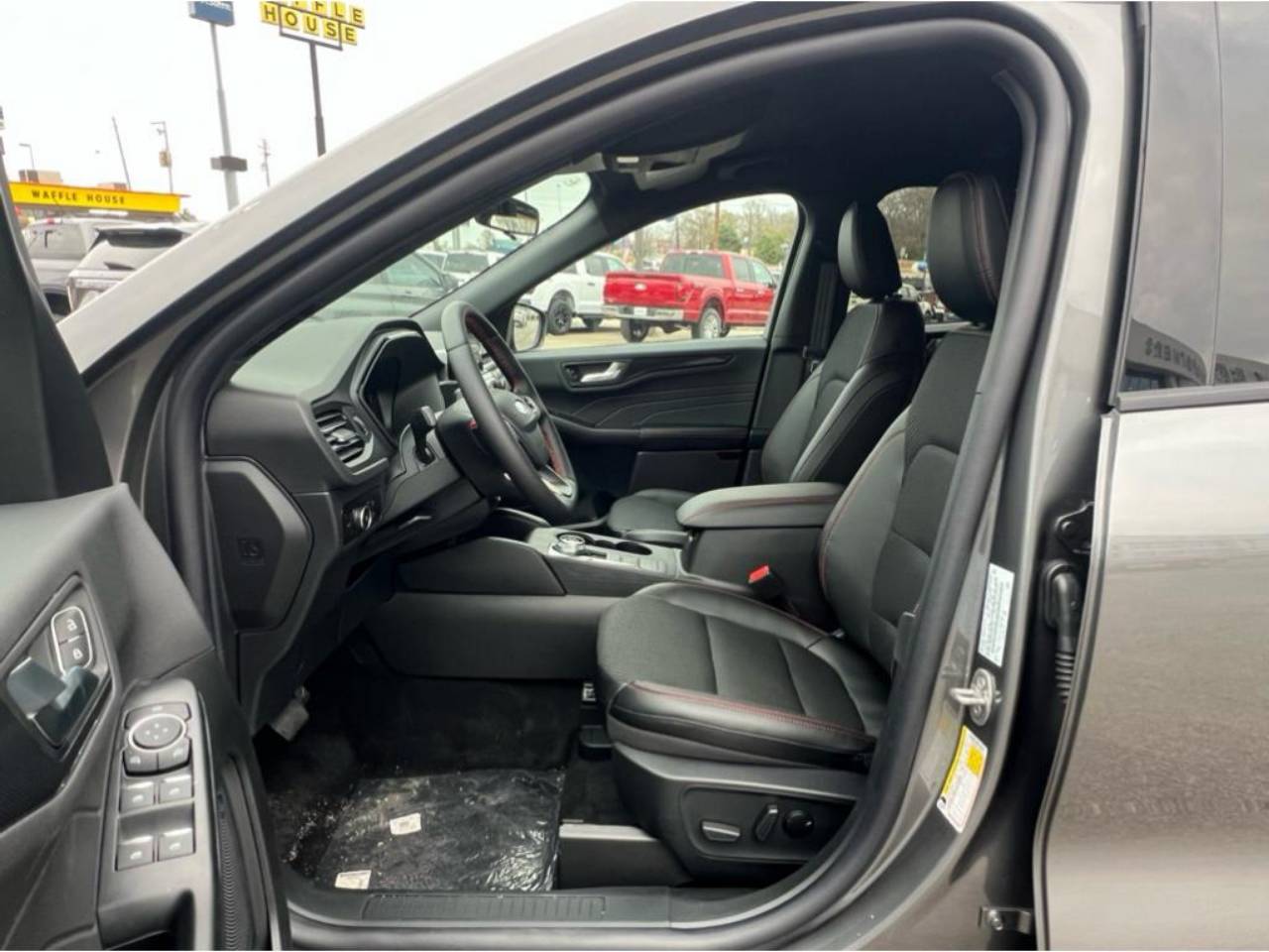 2025 Ford Escape ST-Line Select - Photo 10