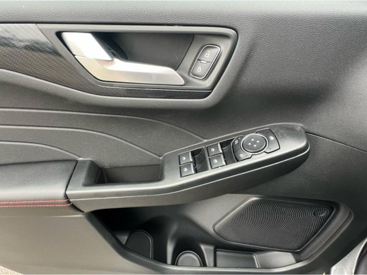 2025 Ford Escape ST-Line Select - Photo 12