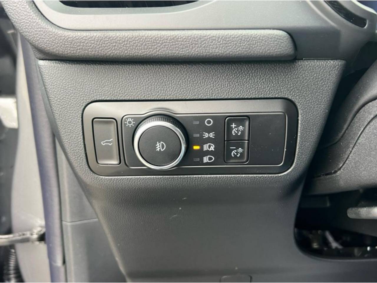 2025 Ford Escape ST-Line Select - Photo 13