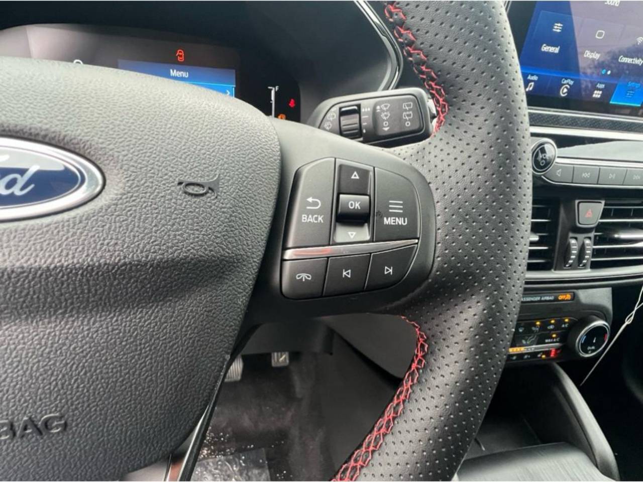 2025 Ford Escape ST-Line Select - Photo 17