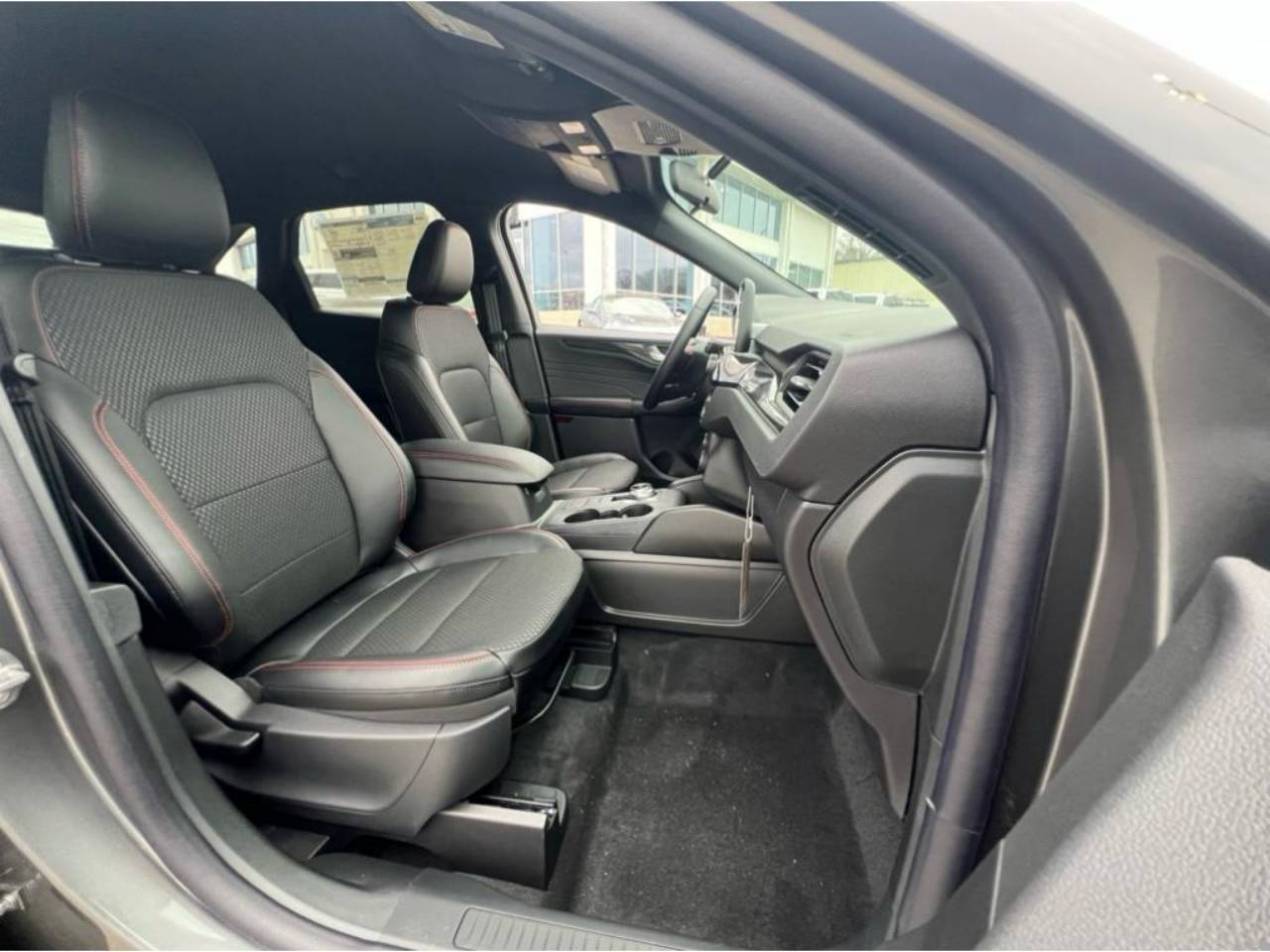 2025 Ford Escape ST-Line Select - Photo 38