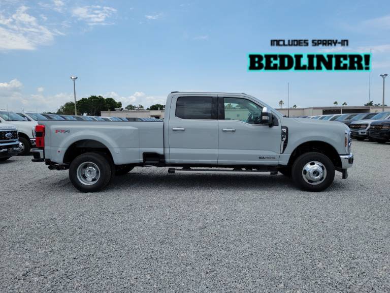 2026 Ford Super Duty F-350 DRW LARIAT