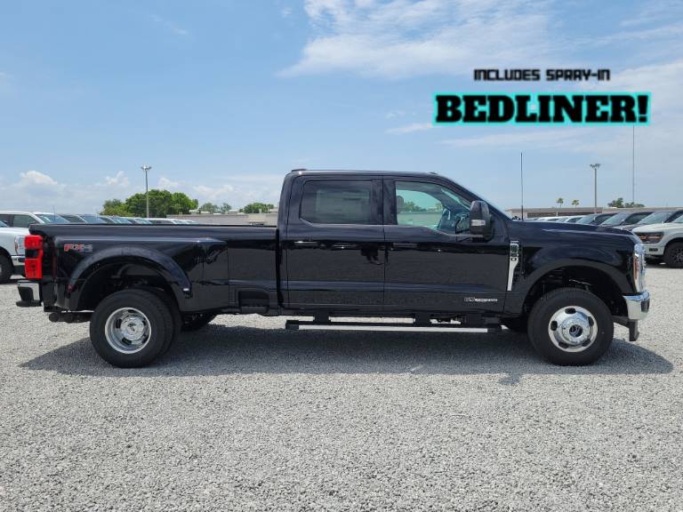 2026 Ford Super Duty F-350 DRW LARIAT