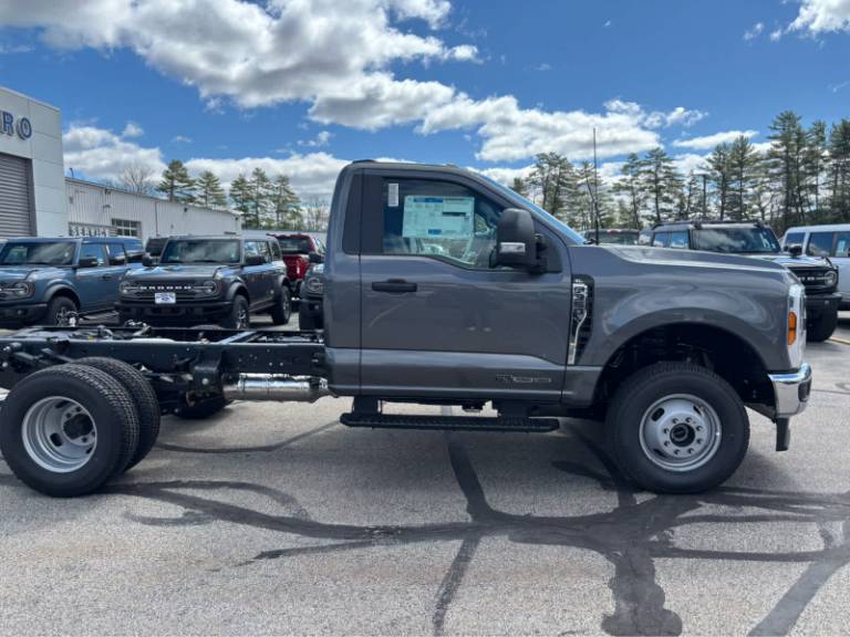 2026 Ford Super Duty F-350 DRW XL