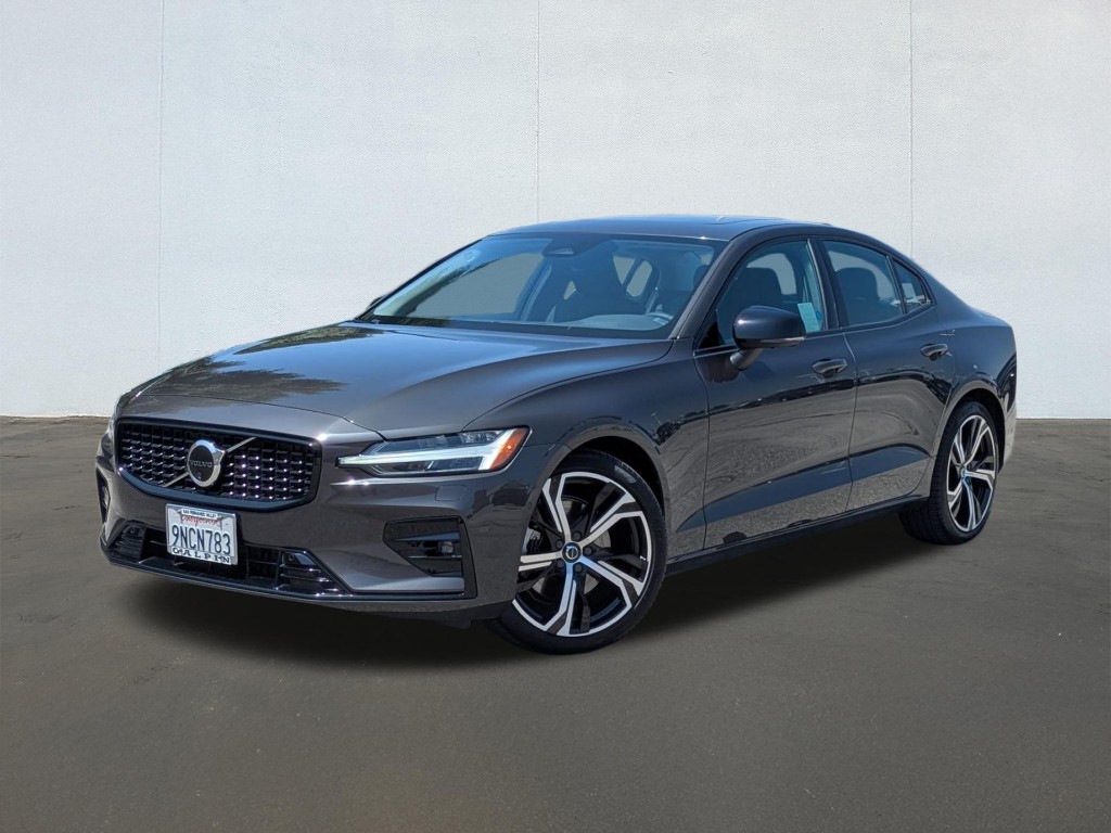 2024 Volvo S60 B5 Plus Dark Theme