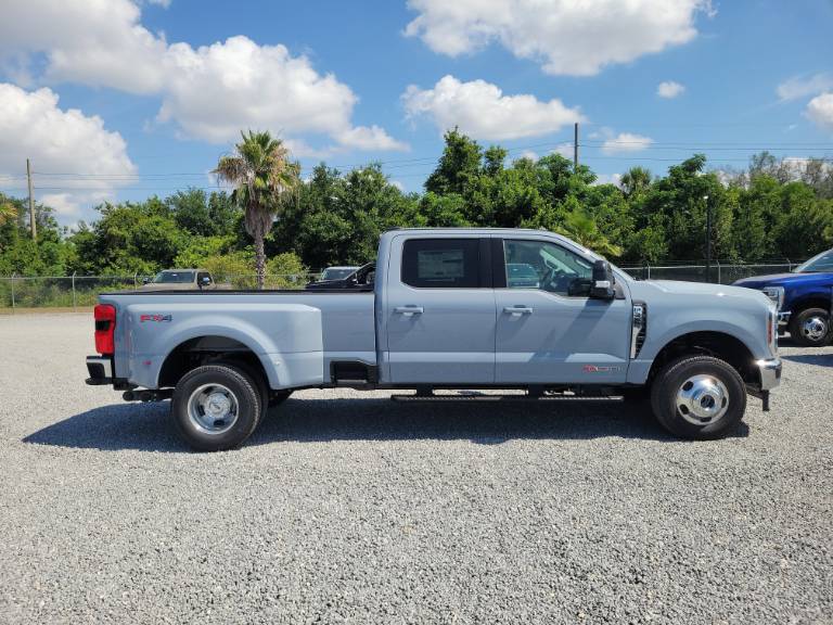 2026 Ford Super Duty F-350 DRW LARIAT