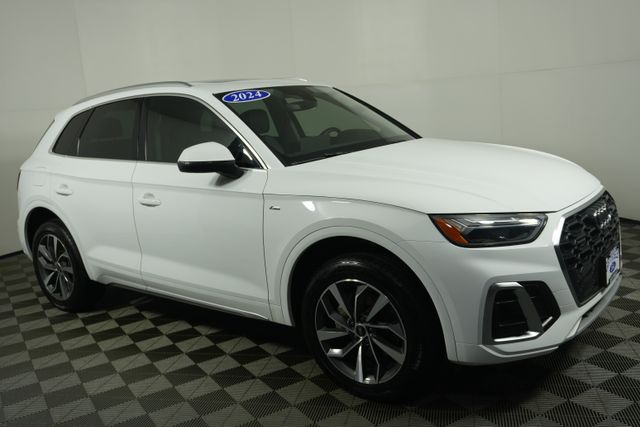 2024 Audi Q5 45 Premium Plus's photo