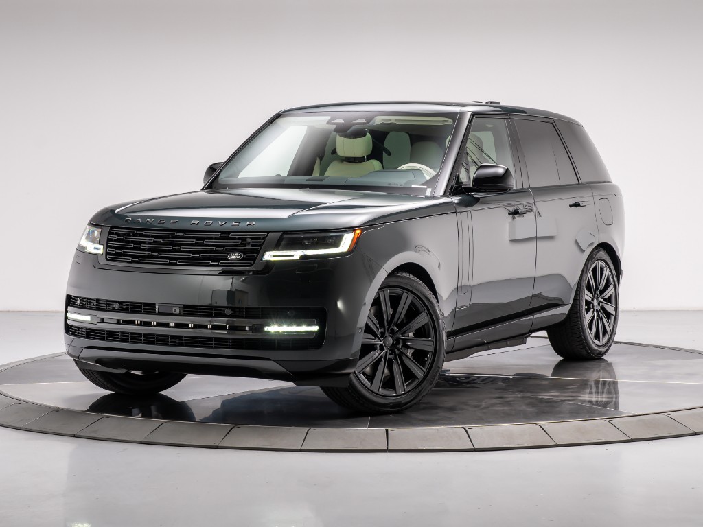 2026 Land Rover Range Rover P550e SE