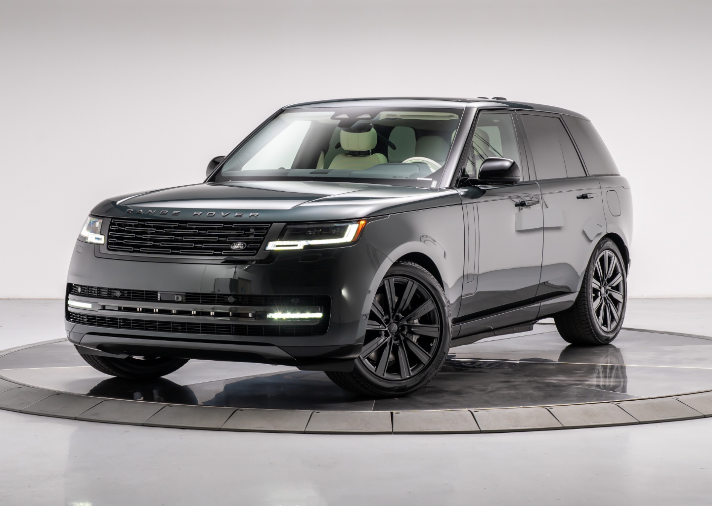 2026 Land Rover Range Rover 3.0 PHEV SE SWB's photo