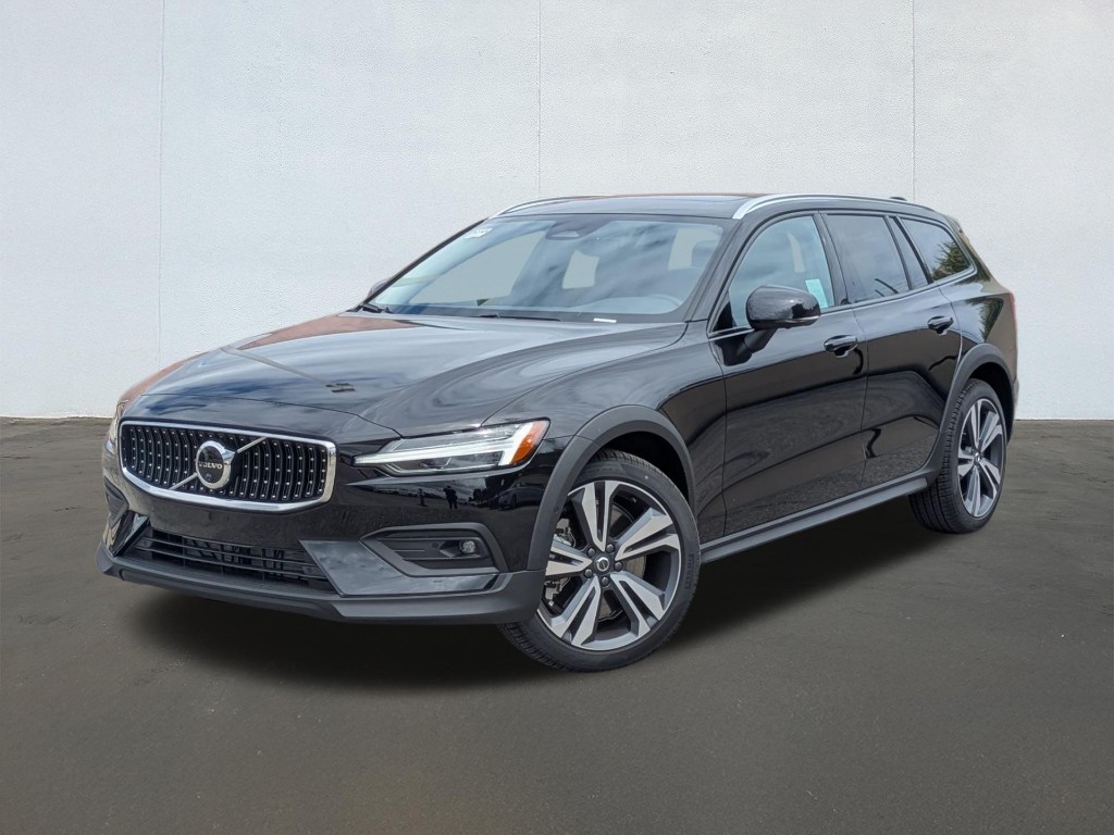 2026 Volvo V60 Cross Country Plus, B5 AWD Gas (mild hybrid)