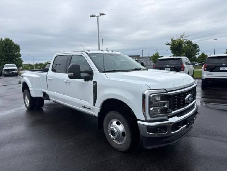 2025 Ford Super Duty F-350 DRW LARIAT