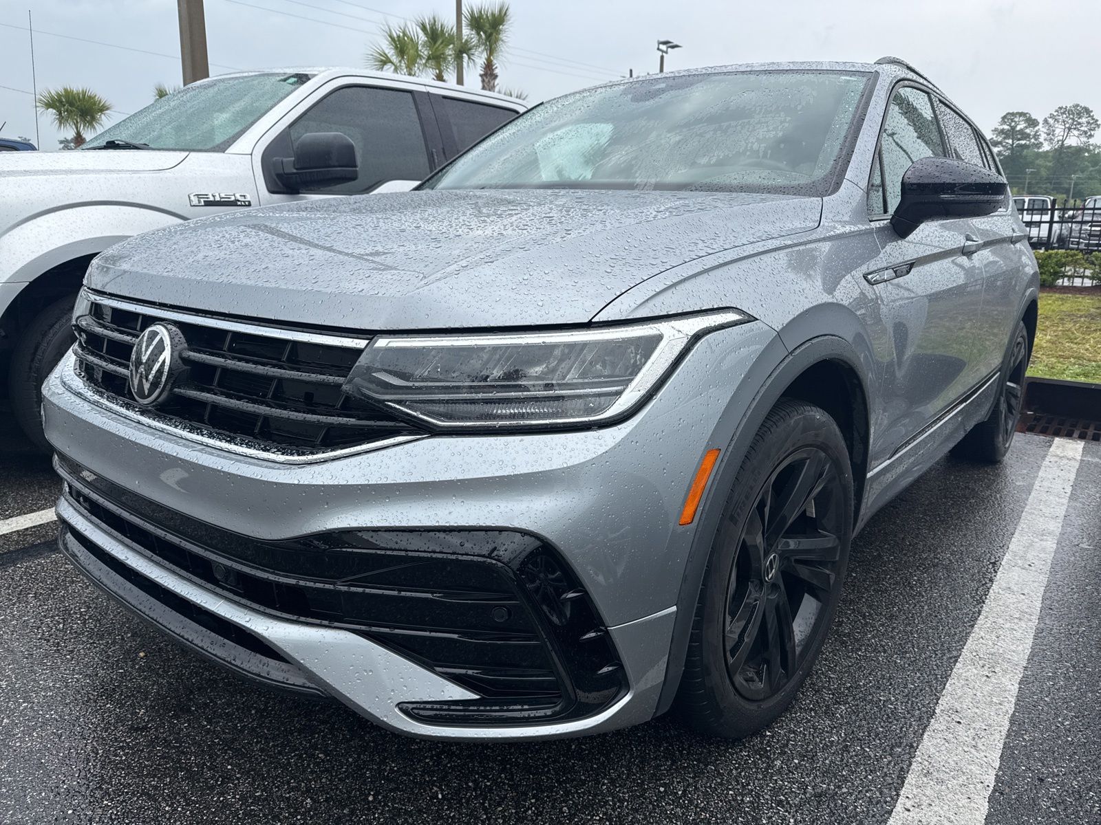 2023 Volkswagen Tiguan 2.0T SE R-Line Black