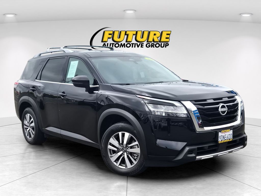 2023 Nissan Pathfinder SL
