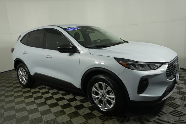 Used 2025 Ford Escape Active with VIN 1FMCU9GN2SUB17884 for sale in Kansas City