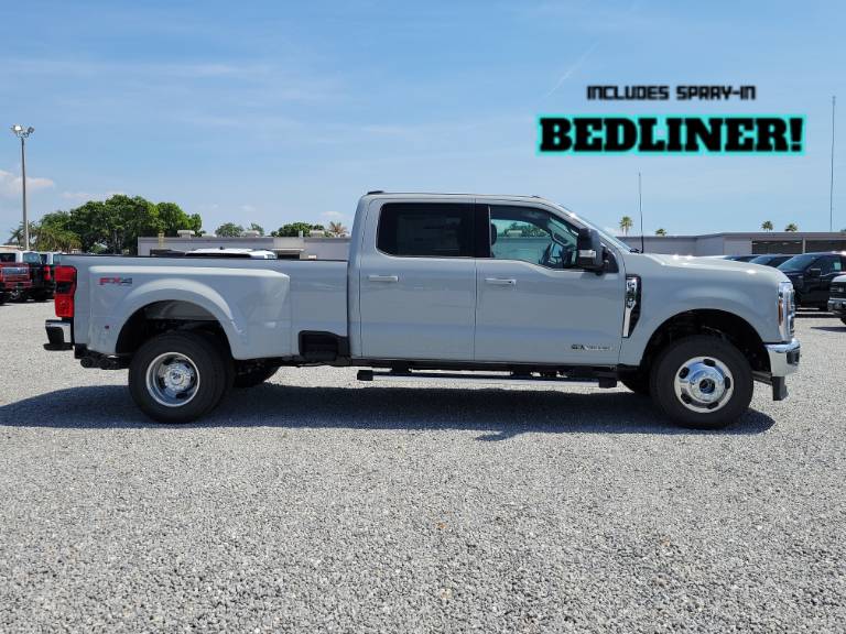 2026 Ford Super Duty F-350 DRW LARIAT