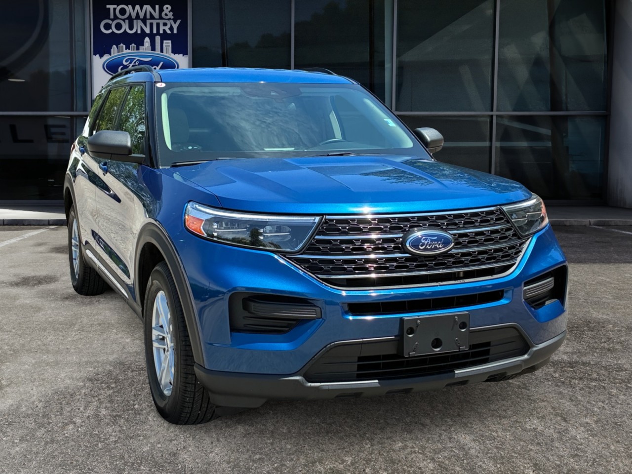2023 Ford Explorer XLT 4WD's photo