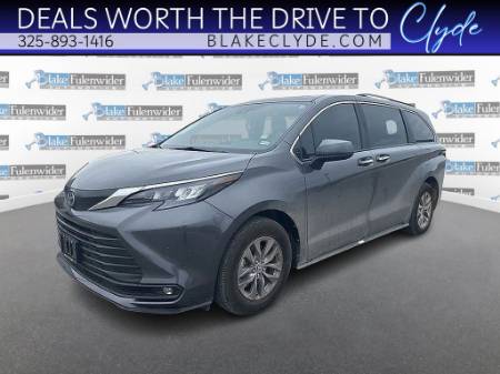 2025 Toyota Sienna XLE