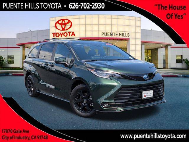 2025 Toyota Sienna Woodland Edition