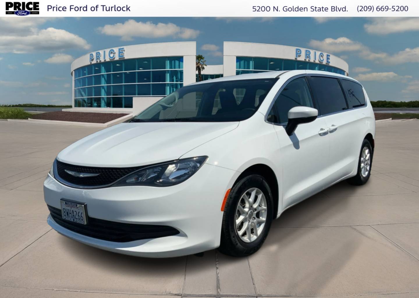 2017 Chrysler Pacifica LX's photo