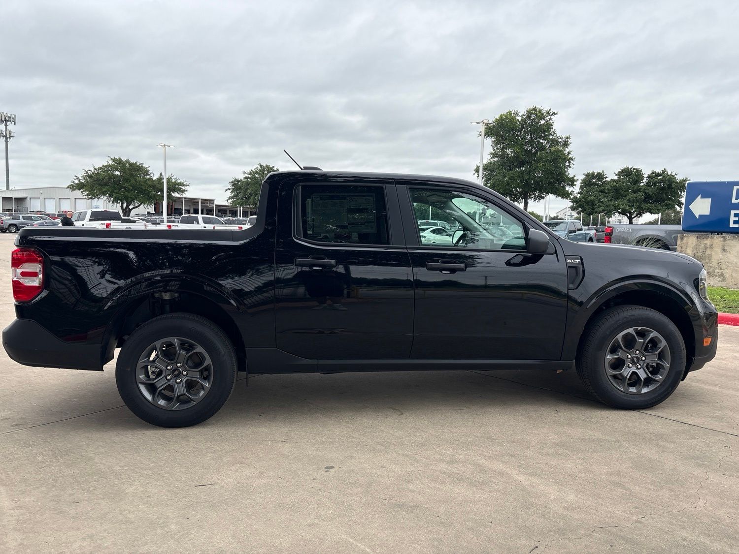 2025 Ford Maverick XLT - Photo 6