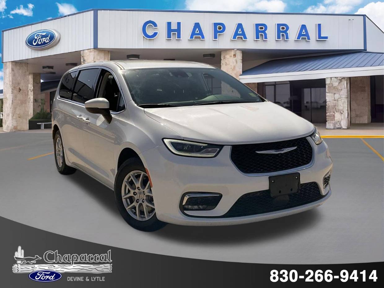 2023 Chrysler Pacifica Touring L's photo