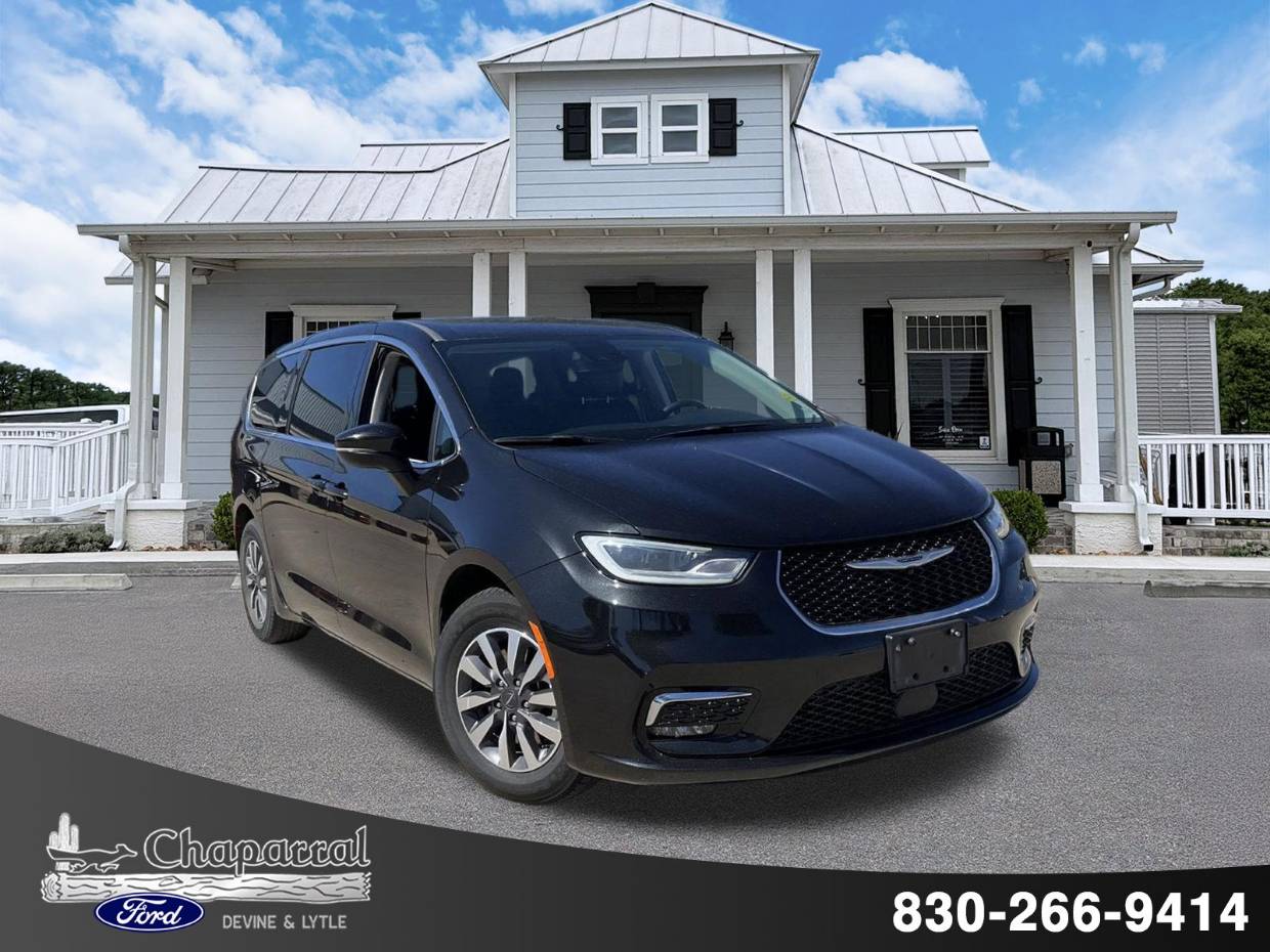 2023 Chrysler Pacifica Hybrid Touring L Hybrid's photo