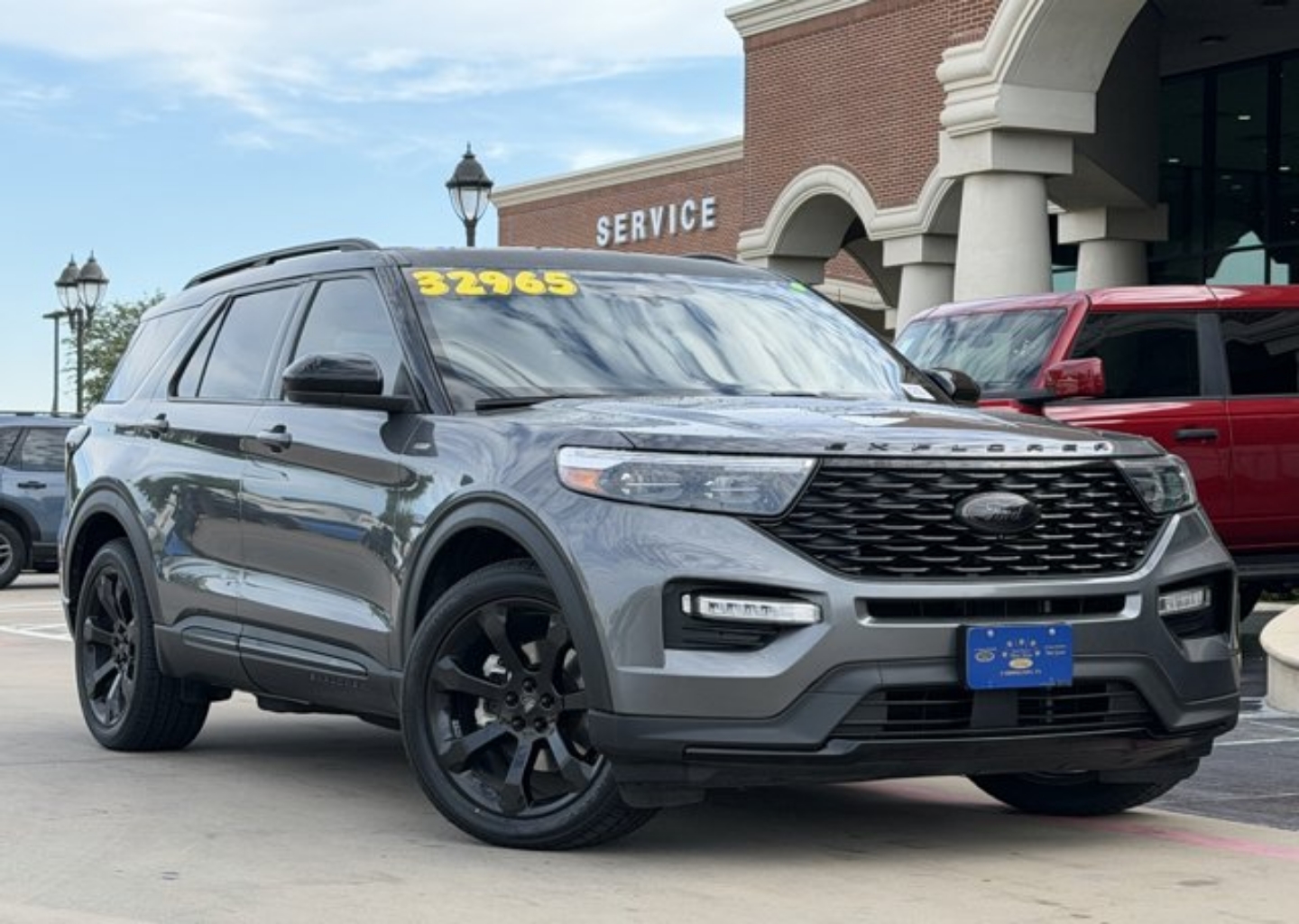 2023 Ford Explorer ST-LINE RWD's photo