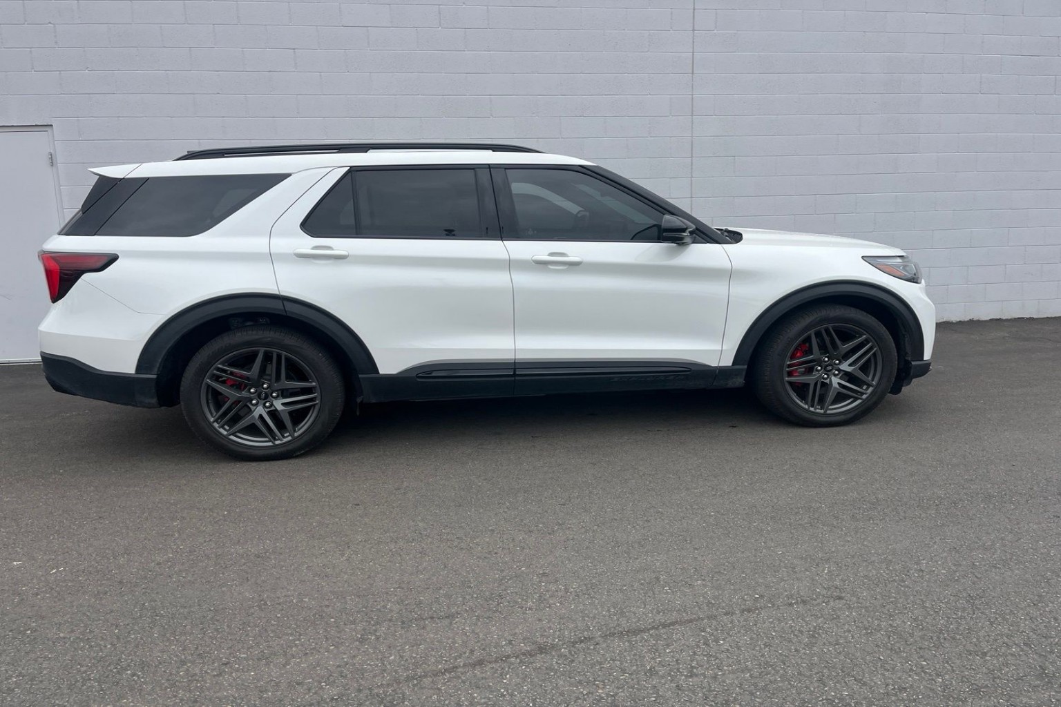 2025 Ford Explorer ST 4WD (PL535)'s photo