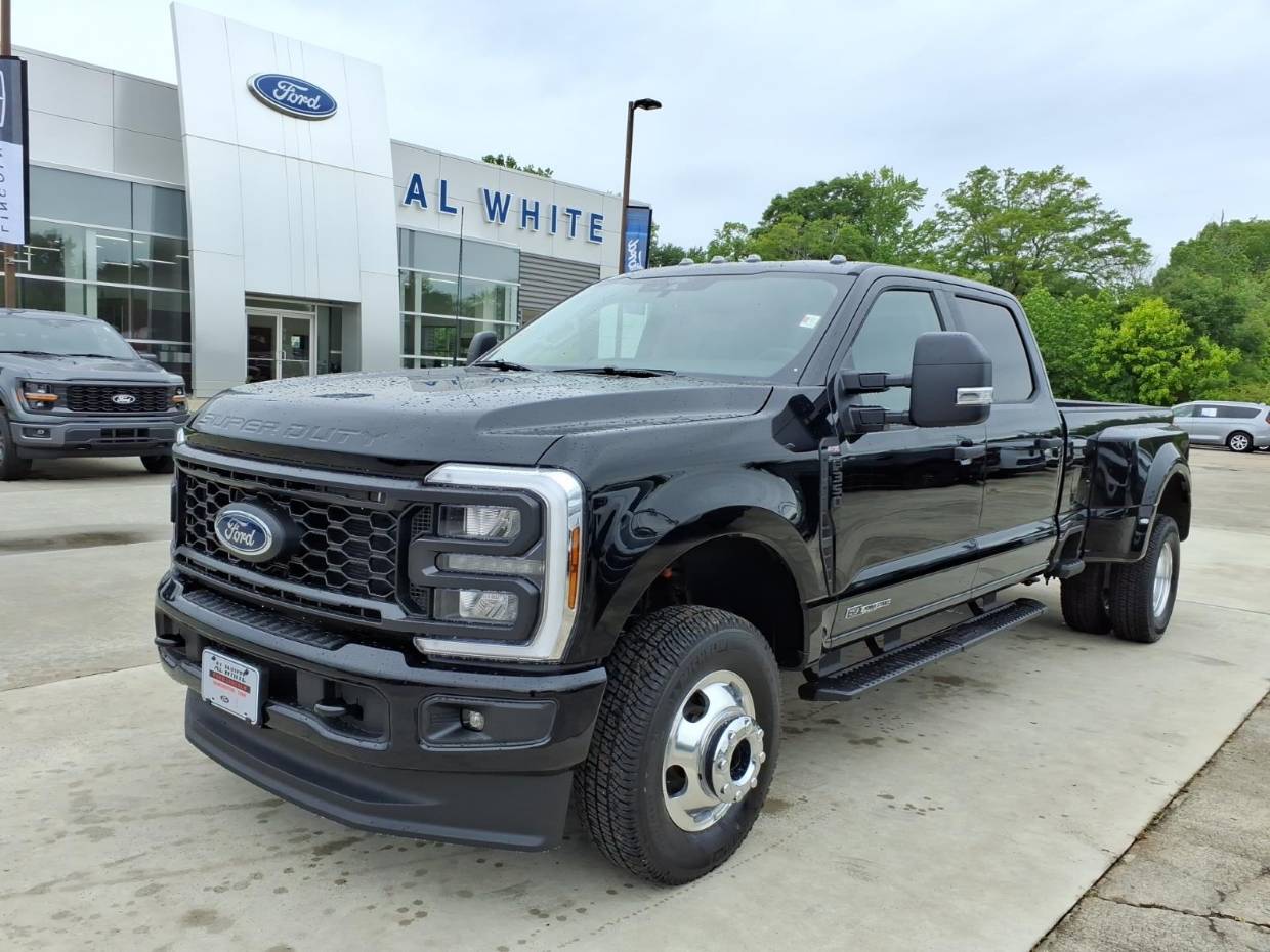 2026 Ford F-350 XL 4x4 Crew Cab 8' Box DRW's photo