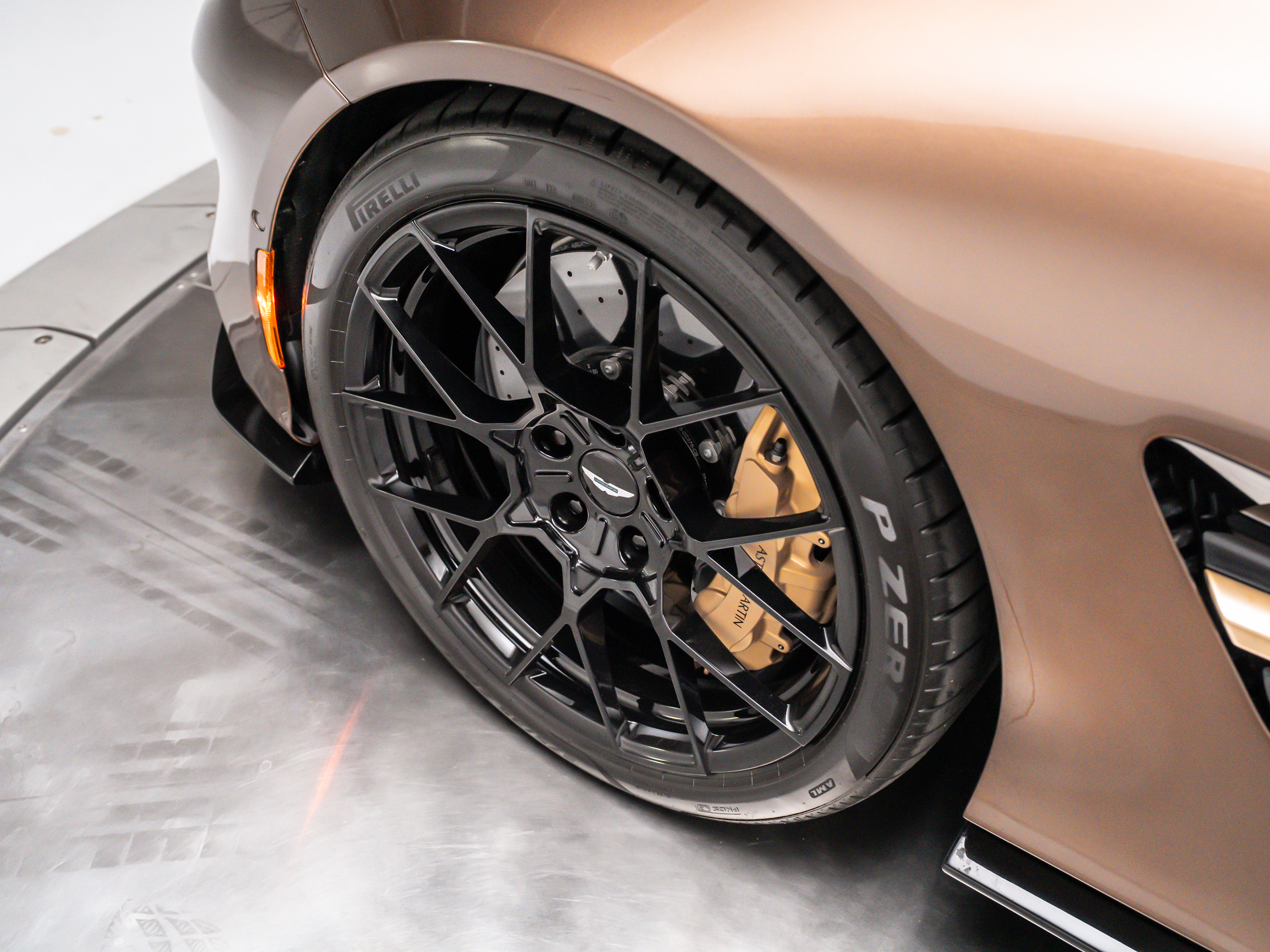 2026 Aston Martin Vanquish Base - Photo 8