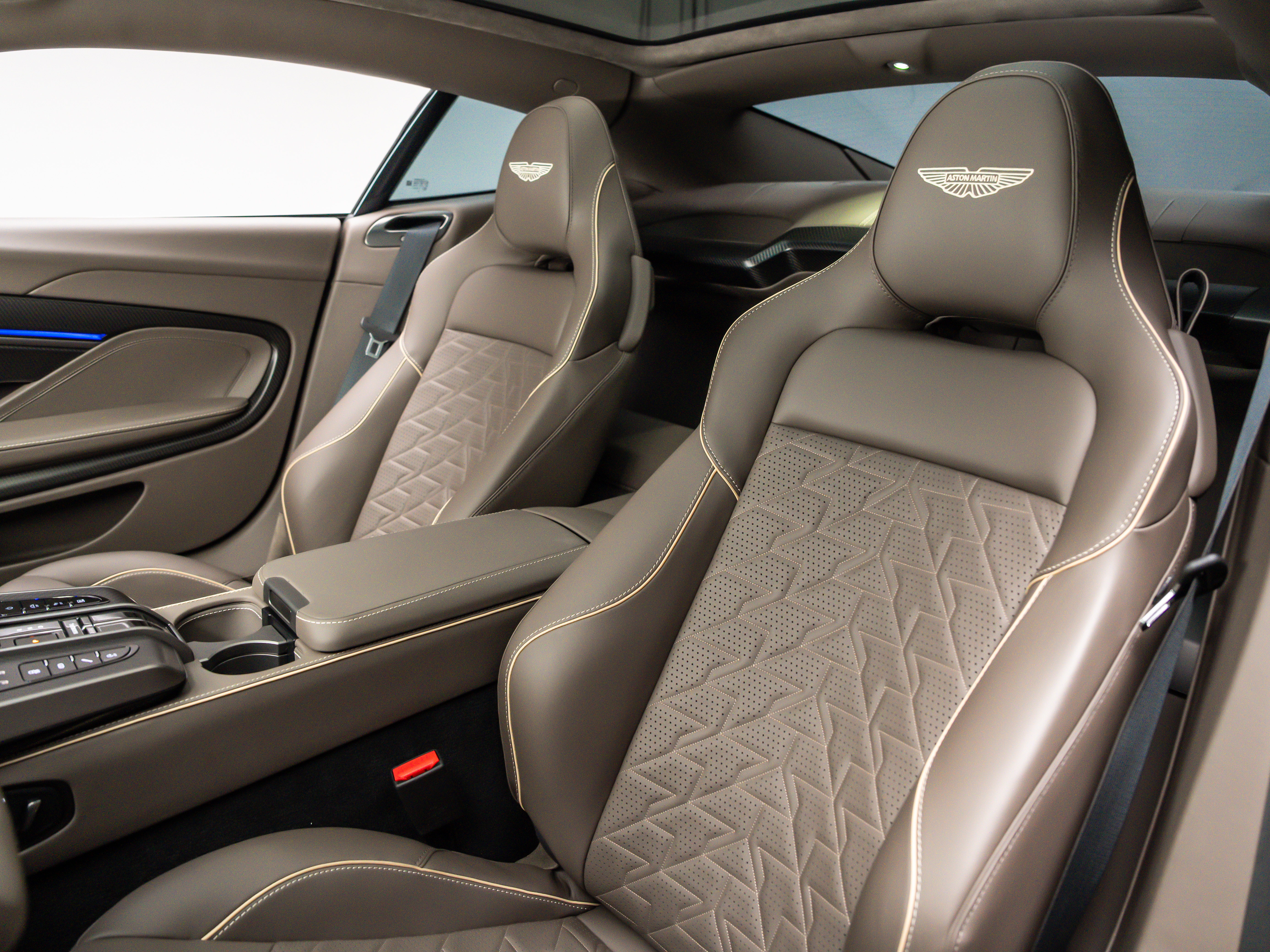 2026 Aston Martin Vanquish Base - Photo 12