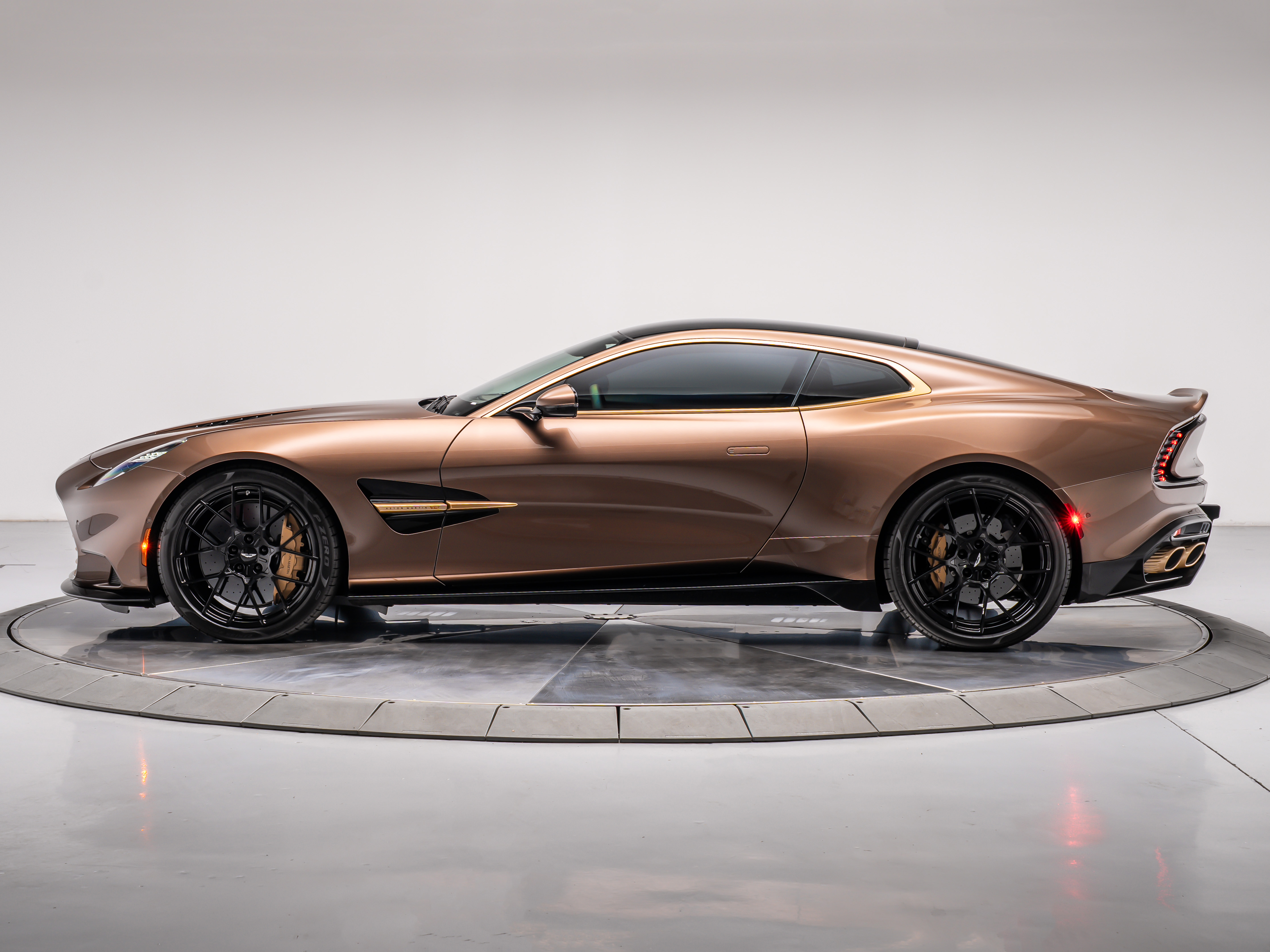 2026 Aston Martin Vanquish Base - Photo 13