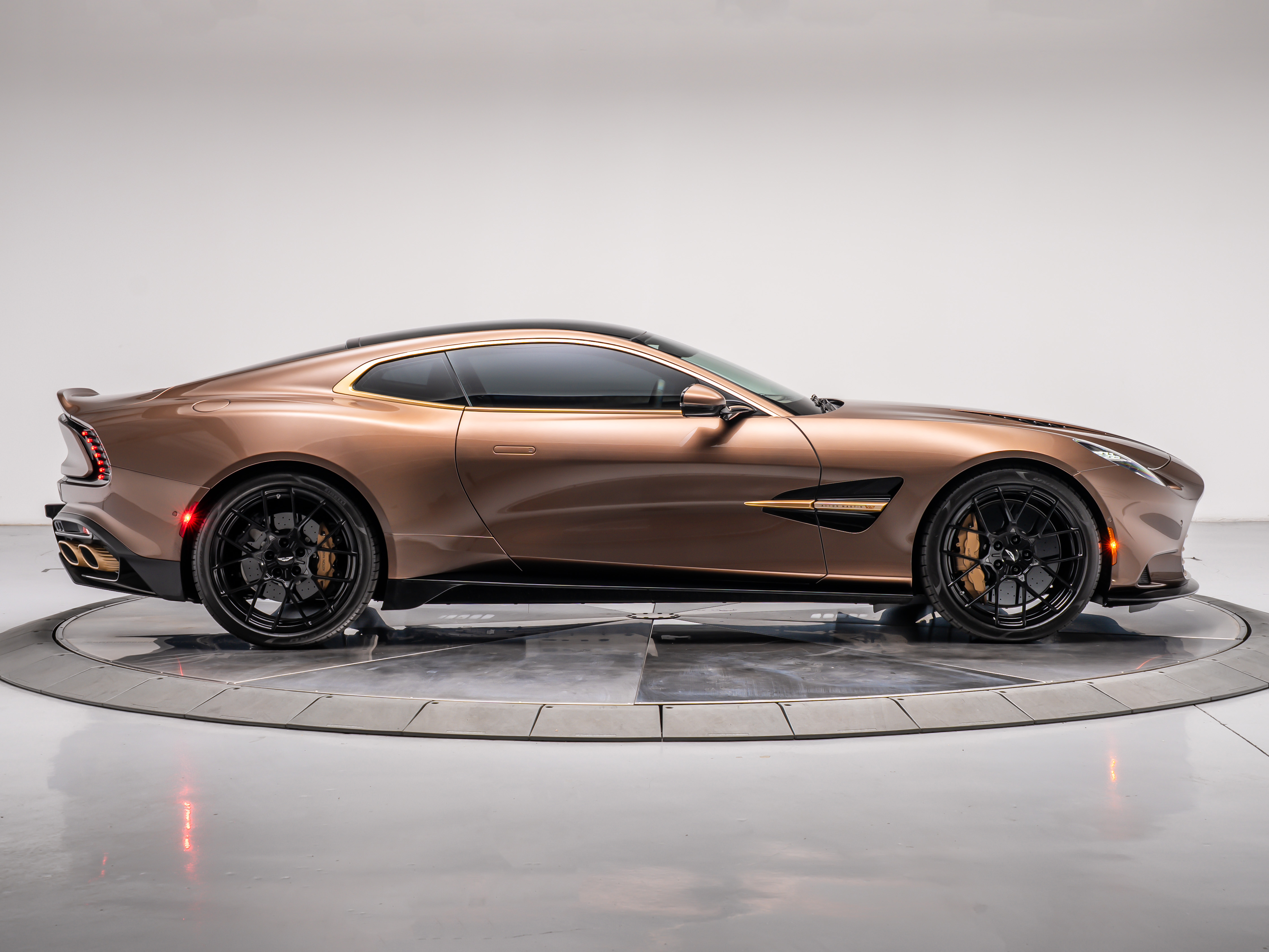 2026 Aston Martin Vanquish Base - Photo 15