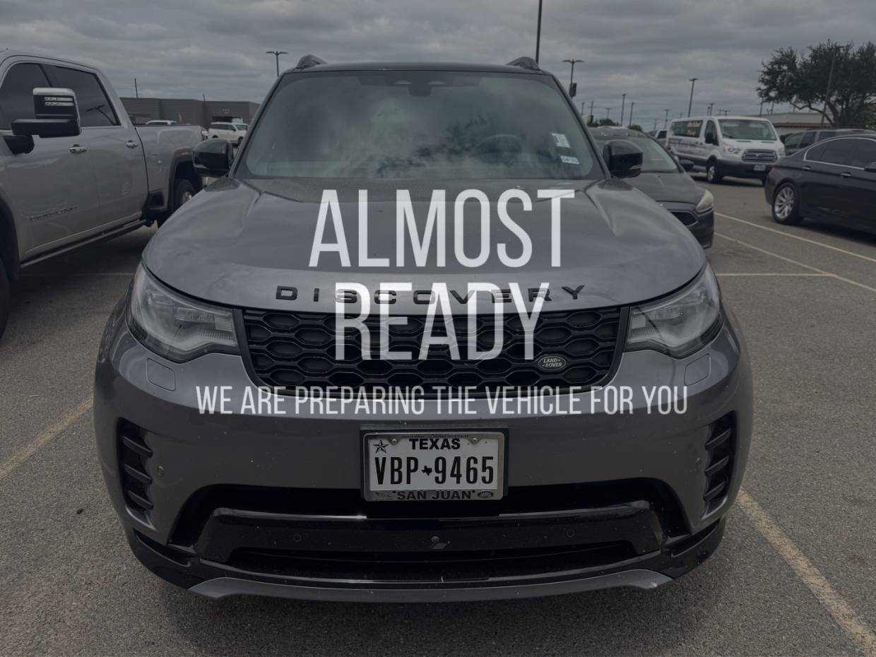 2024 Land Rover Discovery P300 Dynamic SE's photo