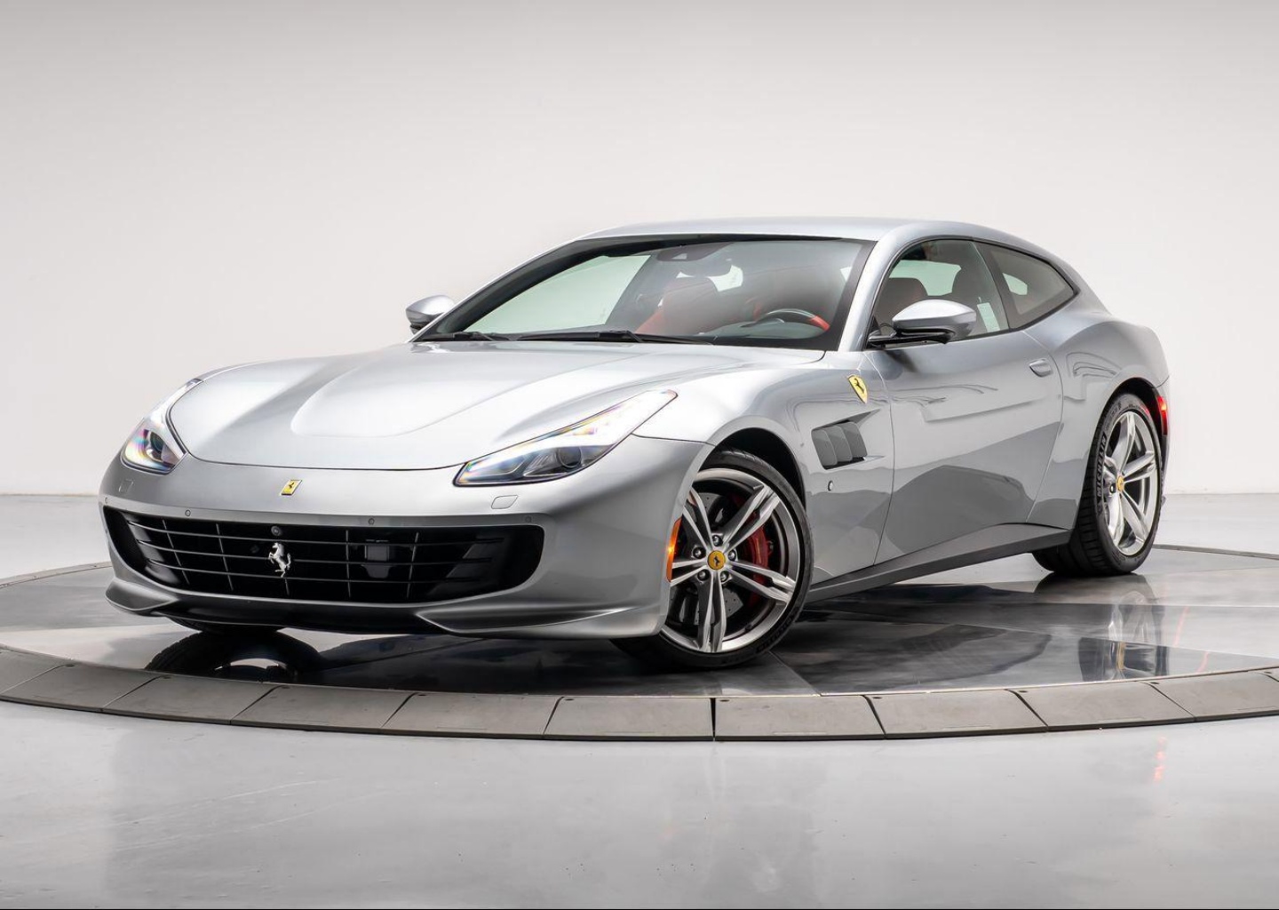 2019 Ferrari GTC4Lusso -'s photo