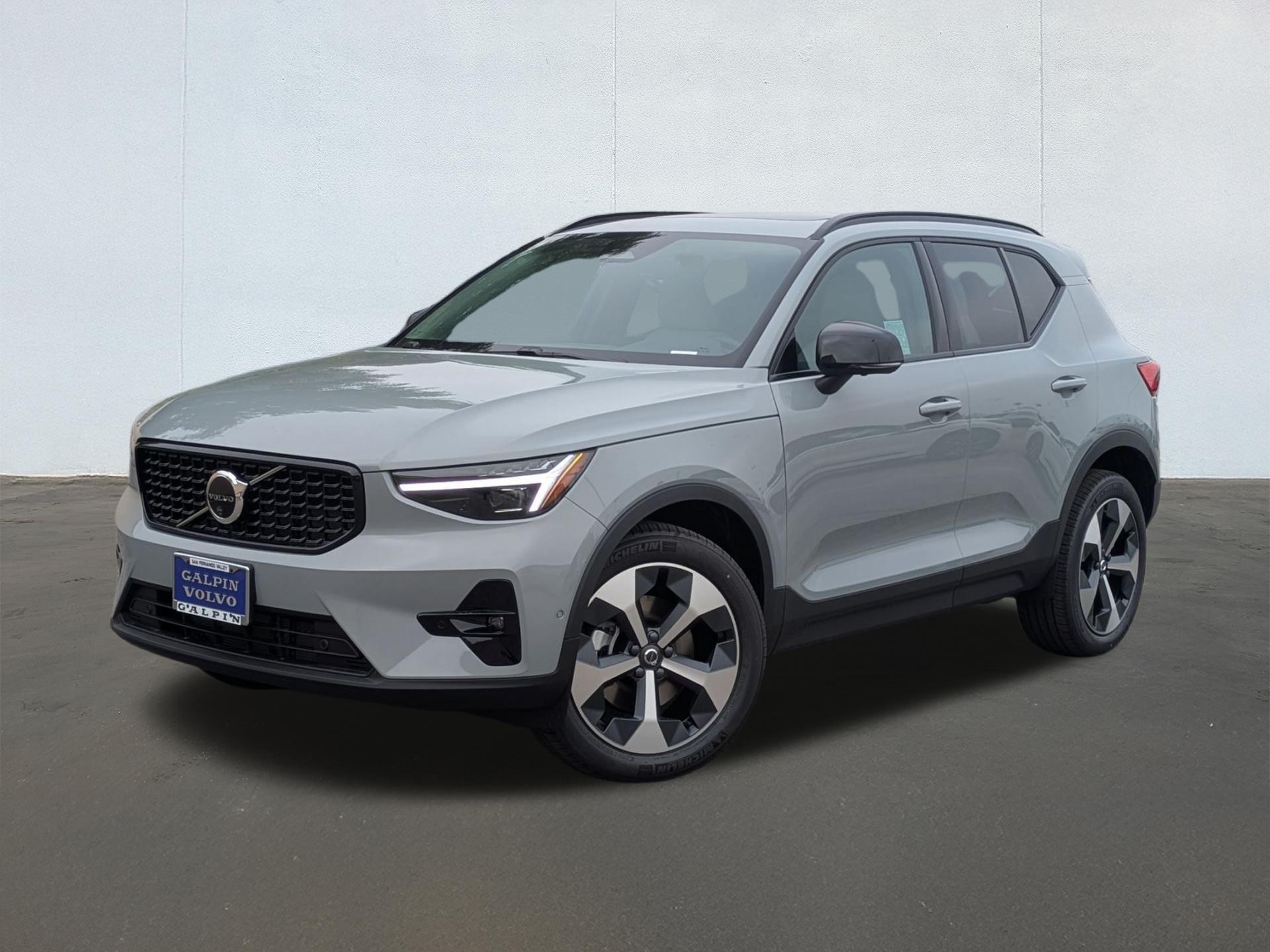 New 2026 Volvo XC40 B5 Plus Dark