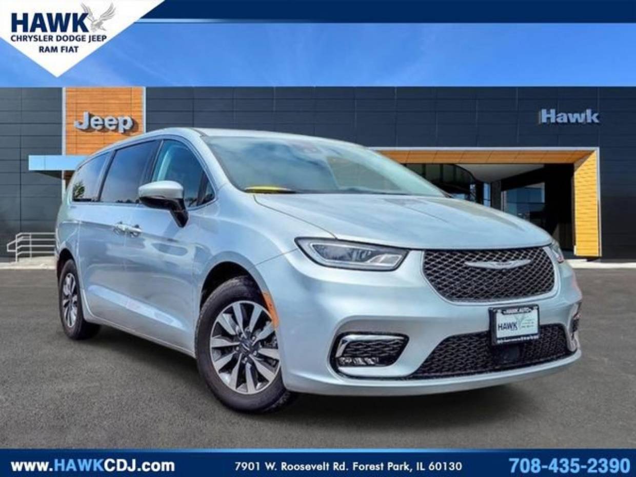 2023 Chrysler Pacifica Hybrid Touring L Hybrid's photo