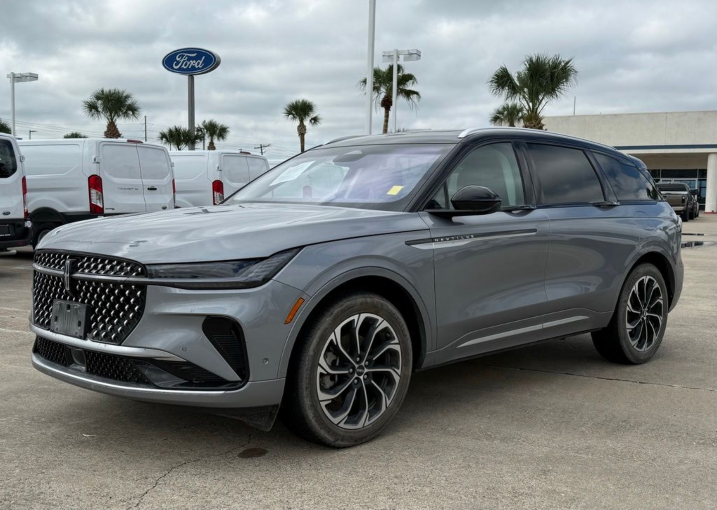 2024 Lincoln Nautilus Reserve AWD's photo